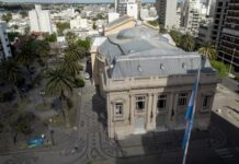 Intercambio de Figuritas del Mundial en la Plaza del Teatro Municipal